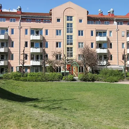 P1 Center *